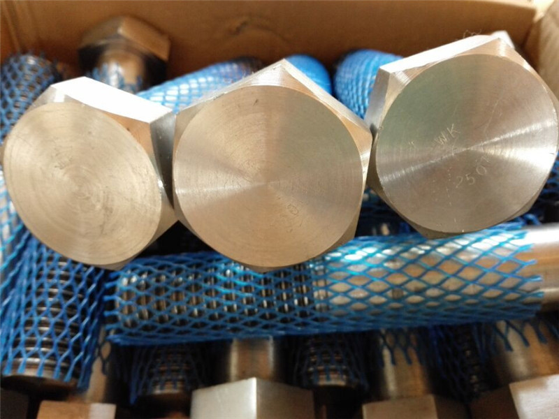 pengencang mekanis pasokan besar dengan baut dan mur hex besar